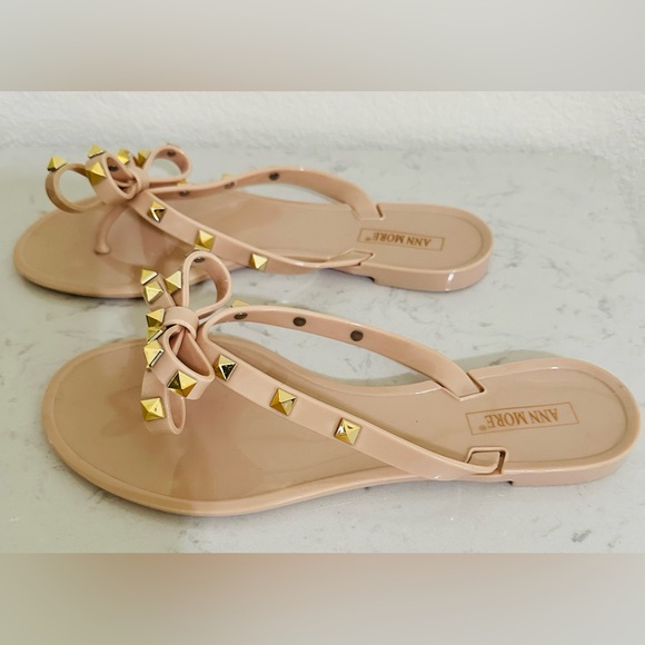 NWOT- Women's Nude Sandals with Gold Studs - Size 8 - Picture 3 of 4
